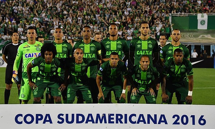 Elenco da Chapecoense posa antes de um jogo pela Copa Sul-Americana (Foto: Giba Pace Thomaz/Chapecoense)