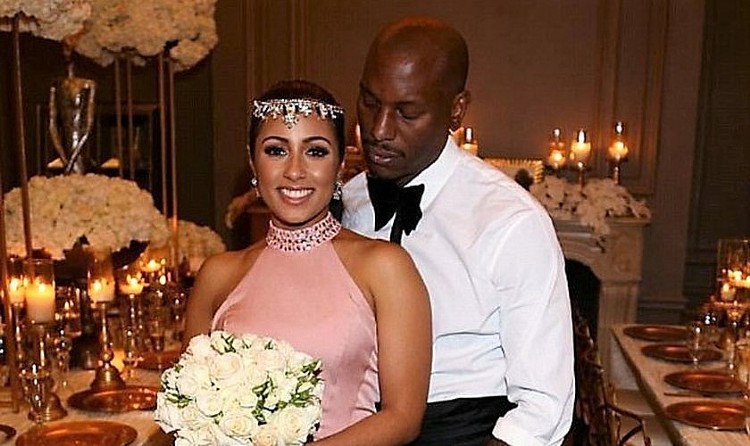 Samantha Lee e Tyrese Gibson posam durante festa de casamento I Foto: Facebook