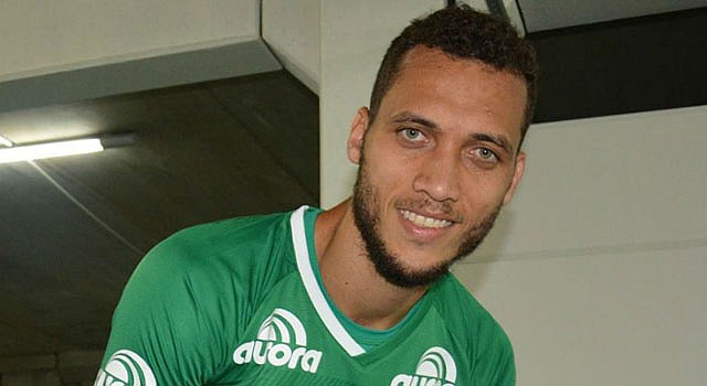 Zagueiro Neto já correu no granado da Arena Condá | Facebook/Chapecoense