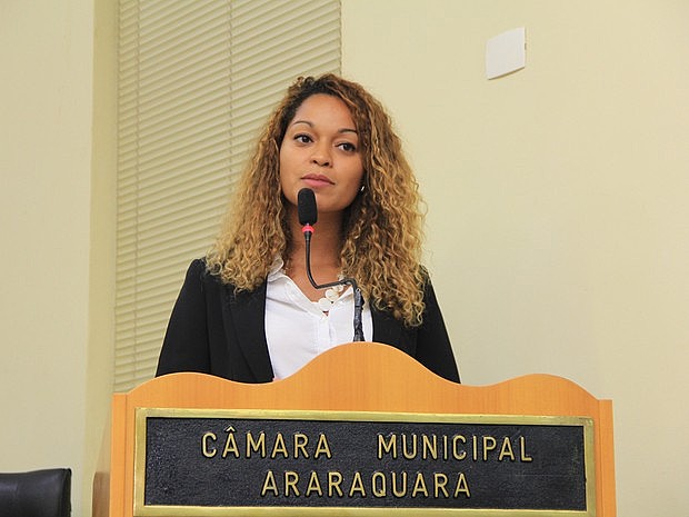 Thainara Faria (PT) durante fala na tribuna (Foto: Assessoria de Imprensa Câmara Municipal de Araraquara)