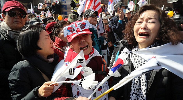 Manifestantes protestam contra impeachment | Lim Se-young/Yonhap via Reuters