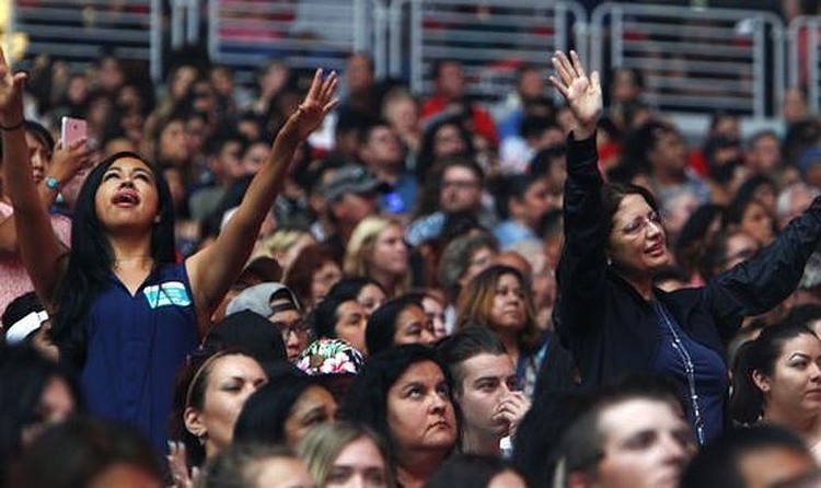 Mais de 2 mil pessoas indicaram a decisão de seguir a Jesus Cristo I Foto: Sam Caravana/The Republic