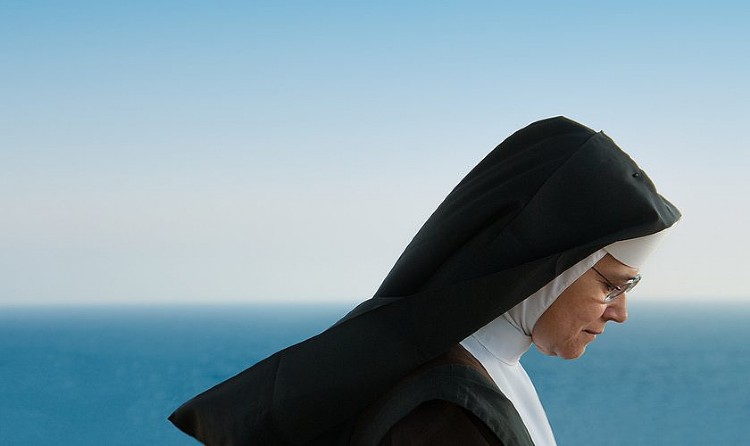 Freira que deixou convento após se aprofundar na Bíblia se rendeu a Jesus Foto: Reprodução