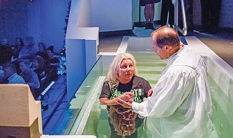 Teresa Fears foi batizada no dia 4 de dezembro. (Foto: Baptist Press)