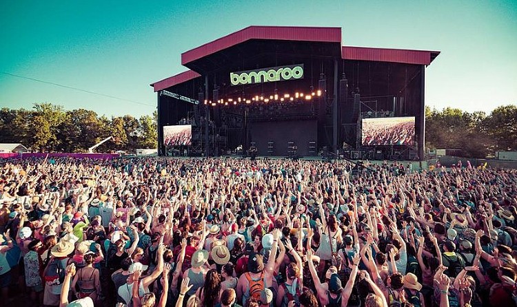 Mais de 65 mil pessoas estiveram no festival de música e artes Bonnaroo, em Manchester, nos EUA I Foto: Jorgensen