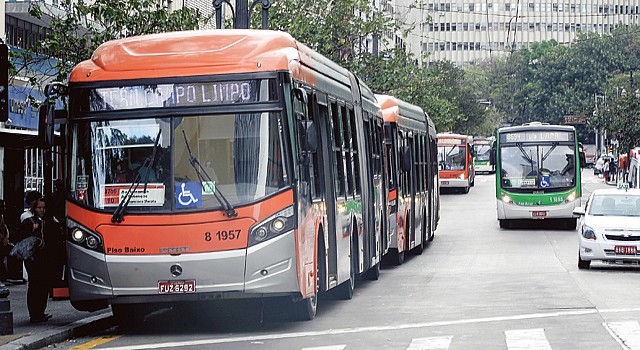 Pesquisa apura tempo usado de transporte público | Ronny Santos/Folhapress