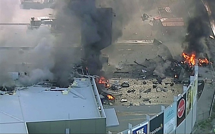 Destroços da aeronave (Foto: Reprodução/Canal 9/via AP Photo)