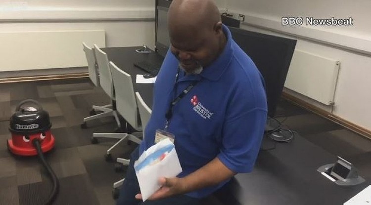 Herman Gordon trabalha como faxineiro na Universidade de Bristol (Foto: Reprodução BBC)