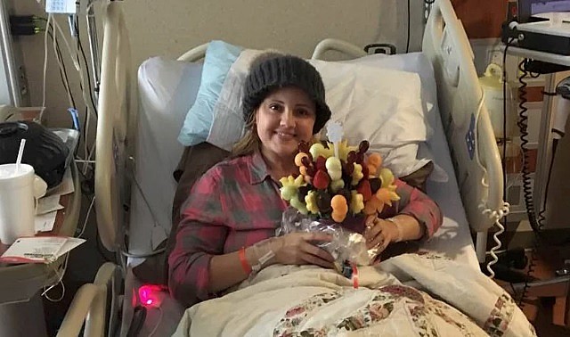 Carrie DeKlyen decidiu abandonar a quimioterapia para salvar o bebê. (Foto: Reprodução/Facebook)