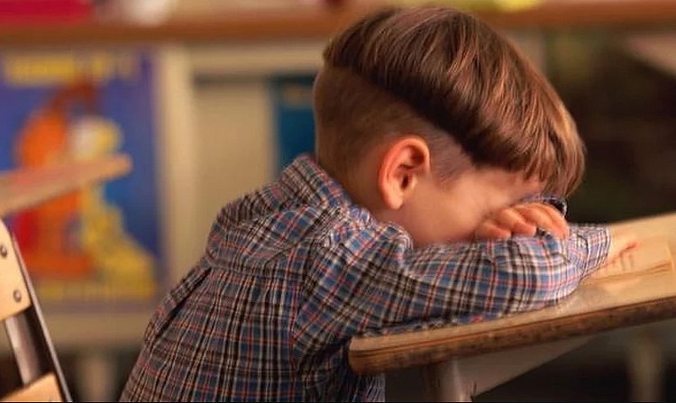 Mais de 41 famílias tiraram seus filhos da Escola 'Rocklin', após uma professora impor uma atividade que mostrava a tran