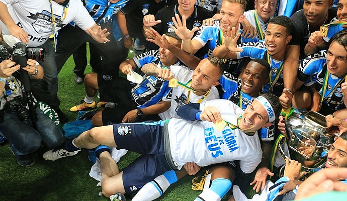 Marcelo Grohe comemora título do Grêmio na Arena (Foto: Diego Guichard/GloboEsporte.com)