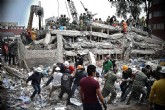 Equipes de resgate trabalham em prédio após terremoto atingir a Cidade do México. (Foto: Yuri Cortez/AFP)