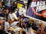 Clientes aproveitam as promoções da Black Friday no Extra, unidade da Ricardo Jafet em São Paulo. (Foto: REUTERS/Nacho D